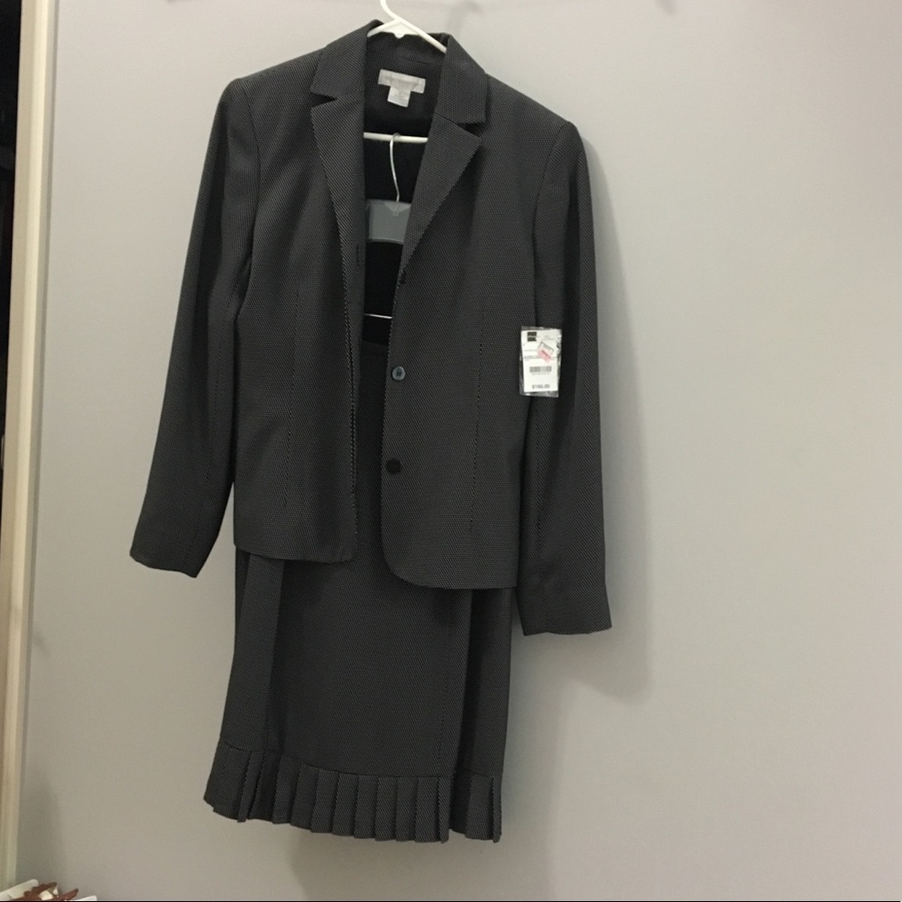 Skirt suit set